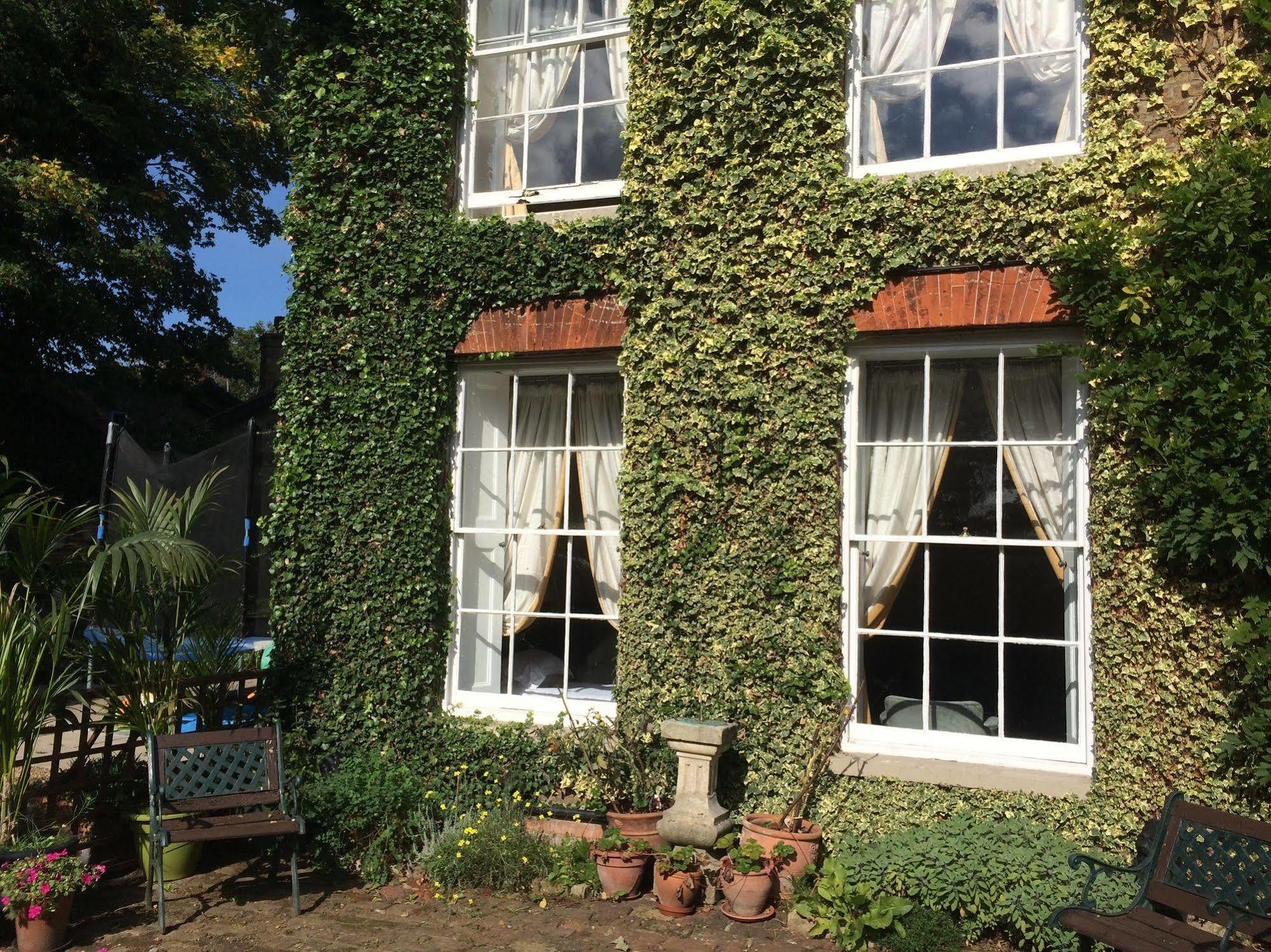 Harmondsworth Hall Guest House West Drayton  Exterior photo