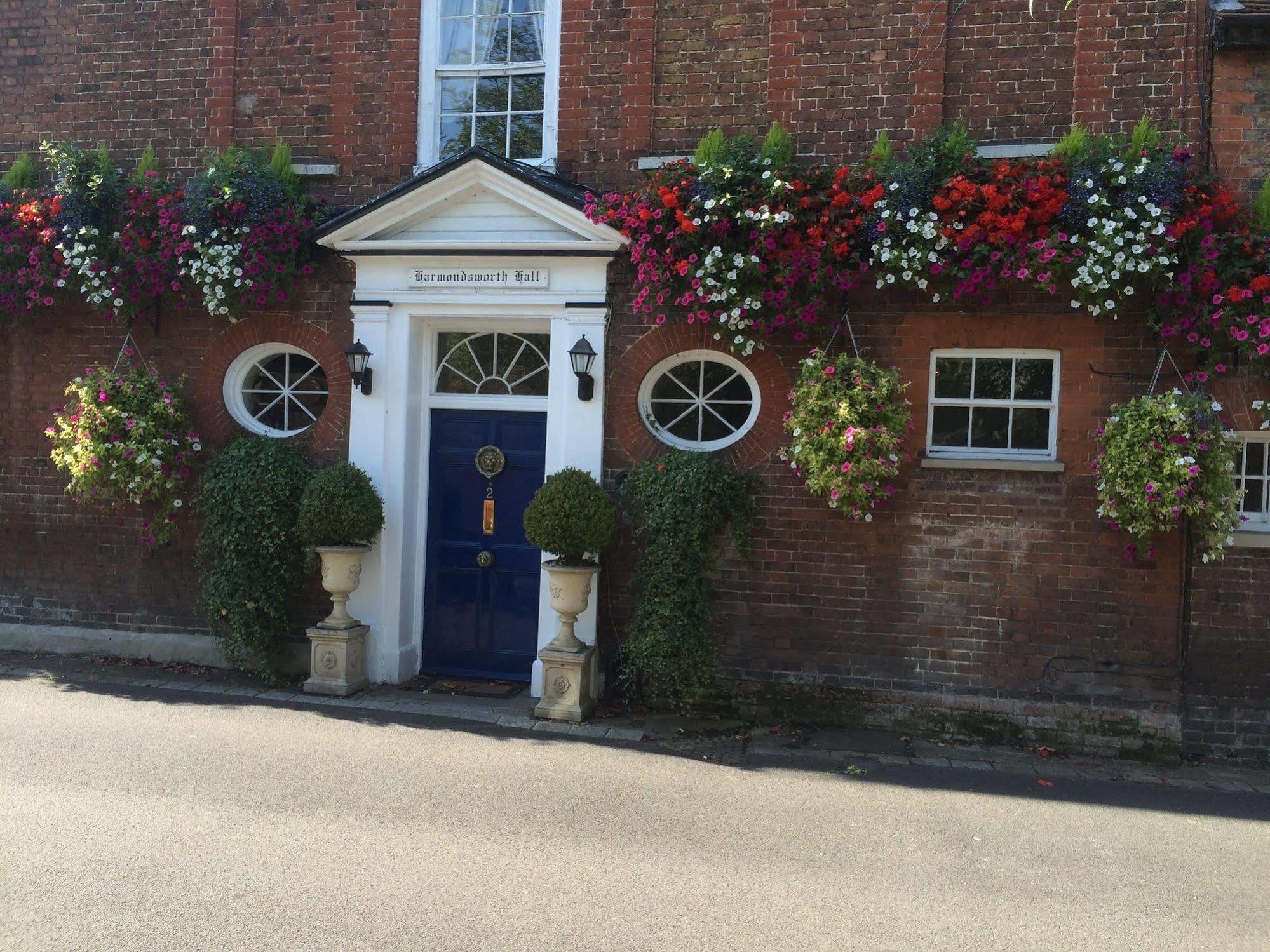 Harmondsworth Hall Guest House West Drayton  Exterior photo